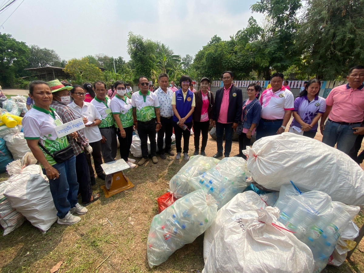 อบต.ขามทะเลสอ ดำเนินกิจกรรมประชาสัมพันธ์ MOI Waste  Bank Week มหาดไทยปักธงประกาศความสำเร็จ 1 องค์กรปกครองส่วนท้องถิ่น 1 ธนาคารขยะ โดยมีการ Kick off การขับเคลื่อนธนาคารขยะ (Recyclable Waste Bank) ณ ศาลากลางบ้านโคกสะออน หมู่ที่ 6